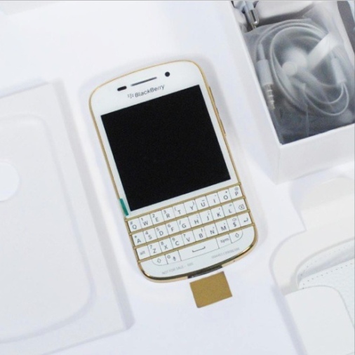 White And Gold BlackBerry Q10 Launched In Dubai